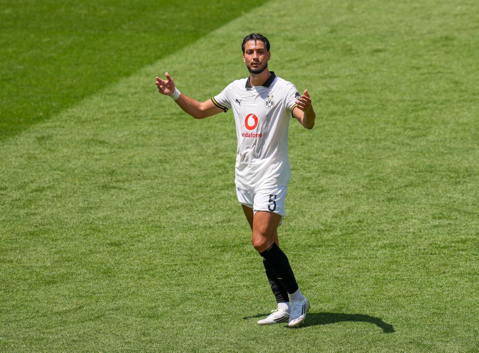 رامي بن سبعيني.. ثقة متزايدة واختيارات مصيرية في دورتموند